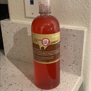 Yeguada la Reserva Red shampoo 1L bottle